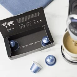 Aroma Club - Nespresso Compatible Capsules (120 St.) - No. 5 Decaf John - Intensiteit 3/5 - Decaf - 100% Aluminium Koffiecups 11 Aroma Club - Nespresso Compatible Capsules (120 St.) - No. 5 Decaf John - Intensiteit 3/5 - Decaf - 100% Aluminium Koffiecups -Koffie Series Winkel 1200x1200 65