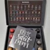 Koffie Proeverij Pakket Met 20 Stuks Verschillende Smaken En Mystery Card 'Enjoy The Sweet Moment' Met Persoonlijke (video) Boodschap | Verjaardag | Sinterklaas | Kerstpakket | Vaderdag | Moederdag | Jubileum | Valentijnsdag -Koffie Series Winkel 899x1200